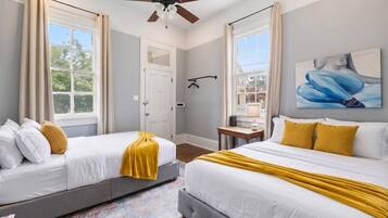 3 bedrooms, desk, iron/ironing board, travel crib