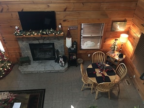 Dining - Beautifull Log Cabin in a peacefull wooded setting, minutes from Pigeon Forge.  (Pigeon Forge)