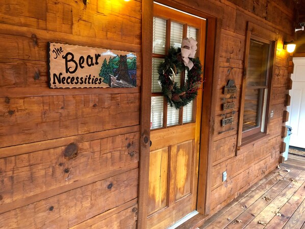 Exterior detail - Beautifull Log Cabin in a peacefull wooded setting, minutes from Pigeon Forge. (Pigeon Forge)