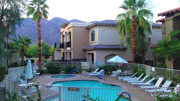 Lämmitetty uima-allas