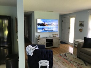 Smart-TV, DVD-Player, Bücher