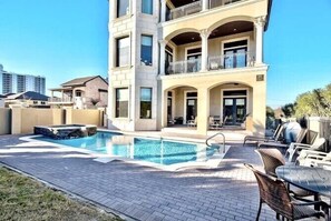 Piscine extérieure, piscine chauffée