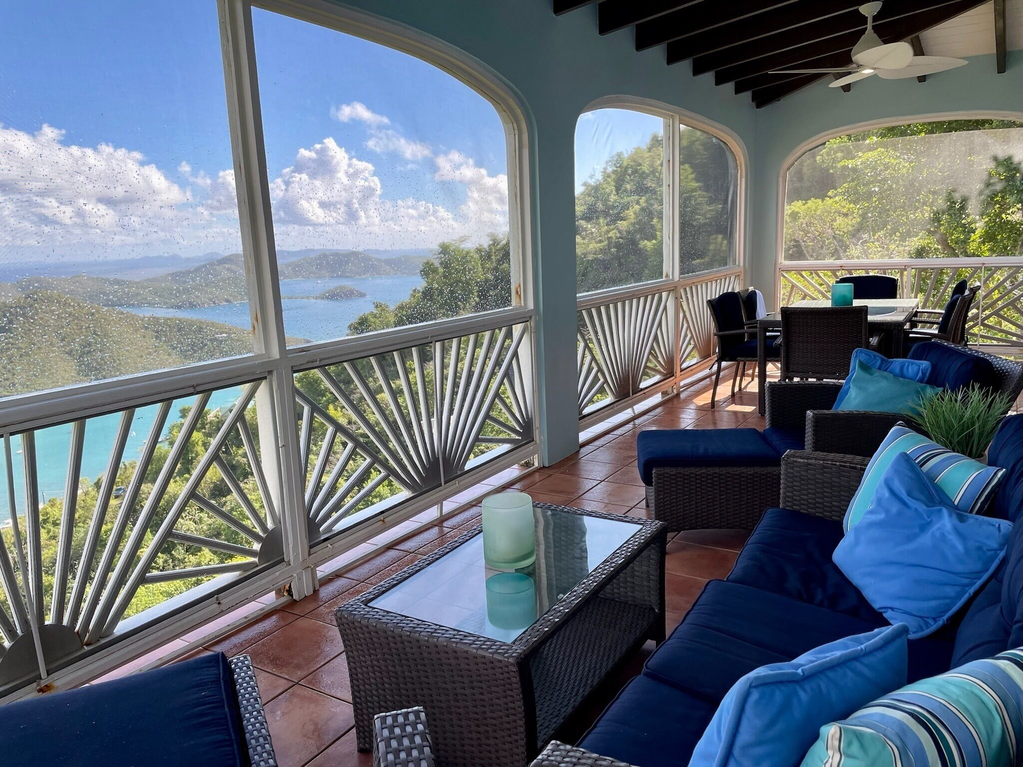 Smart TV, books, stereo