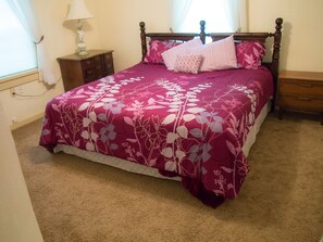 3 chambres, fer et planche à repasser, lit de bébé portatif