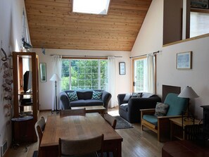 Een televisie en een dvd-speler