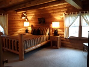4 bedrooms, iron/ironing board, WiFi, bed sheets - 3200 Square Foot Log Home Near Branson! (Hollister)