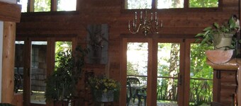 3200 Square Foot Log Home Near Branson!