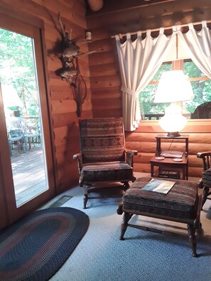 Interior - 3200 Square Foot Log Home Near Branson! (Hollister)