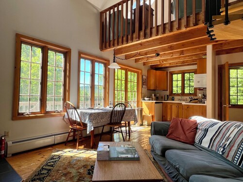 Kaunis lomamökki näköalalla Newfane, Vermont, lähellä Mt. Lumi