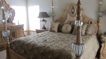 4 Schlafzimmer, Pillowtop-Betten, Schreibtisch, Bügeleisen/Bügelbrett