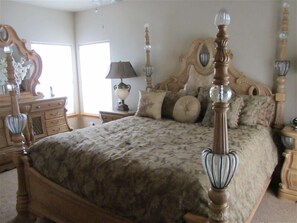 4 Schlafzimmer, Pillowtop-Betten, Schreibtisch, Bügeleisen/Bügelbrett