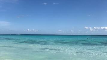 Liegestühle, Strandtücher