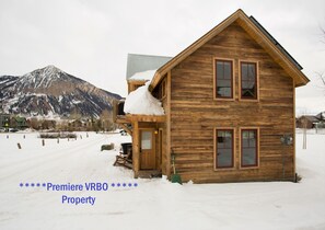 Exterior - Luxury Chalet - Amazing Mtn Views • Steam Shower • 2 Blks to Elk • Dog Friendly (Crested Butte)