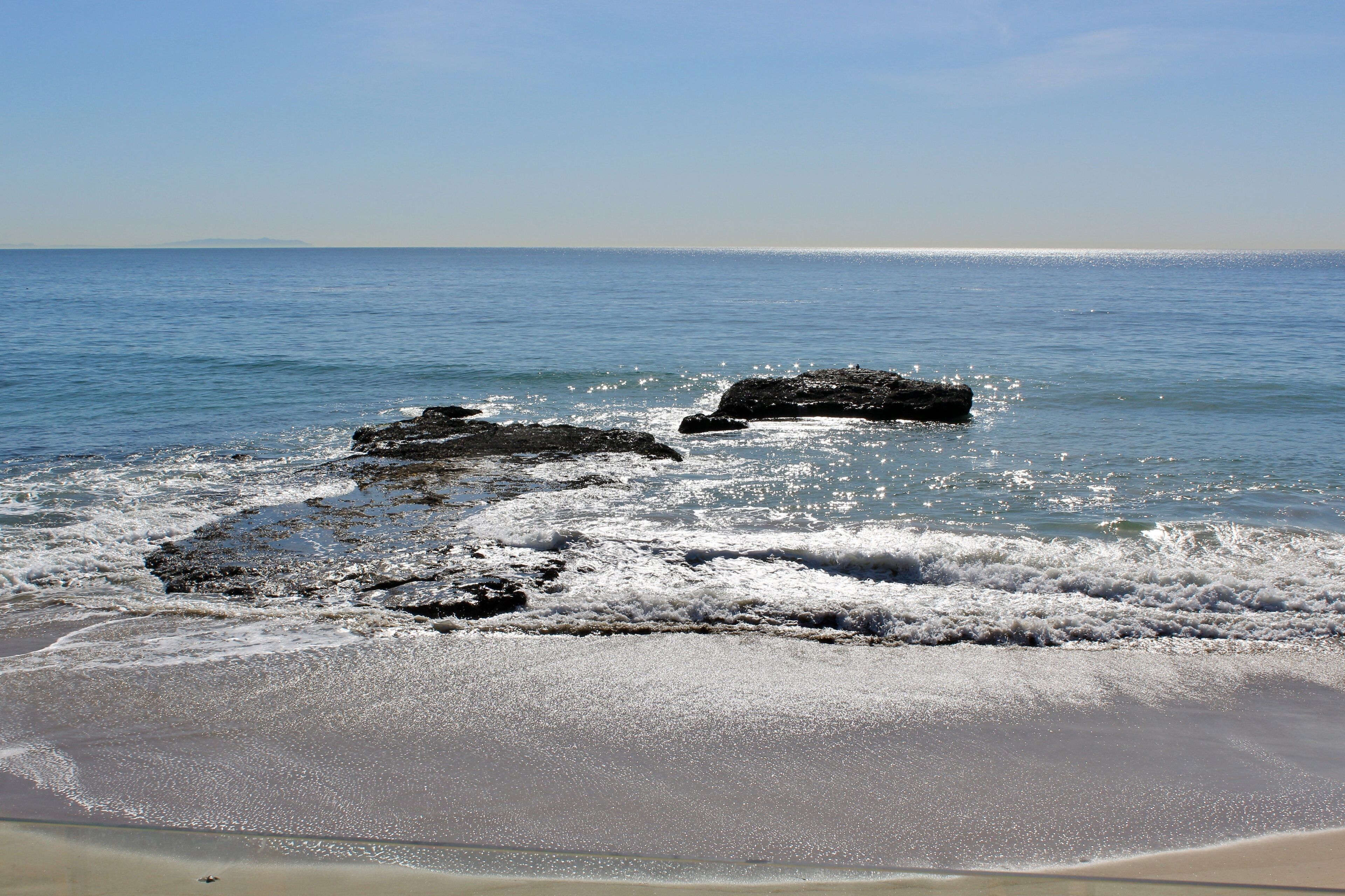 "Unrivaled Luxury at Premier Beachfront Getaway: Private Beach Access"
