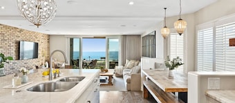 Oasis primée en bord de mer avec des vues à couper le souffle et un accès direct à la plage 