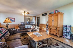 TV, fireplace, DVD player, offices
