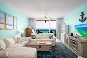 TV, DVD player - Beautifully decorated condo on Navarre Beach (Navarre)