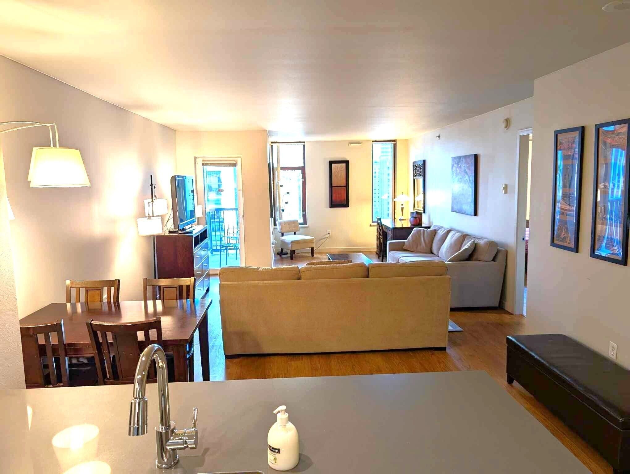 Téléviseur connecté, lecteur de DVD, chaîne audio