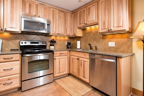 Teton Village Minutes 2 Snow Village Condo w Jackson Hole Property Management