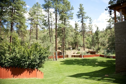 Secluded on 9 acres Beautiful 6,000+ Sq. Ft. Cabin, 6 Bd 4.25 Bath