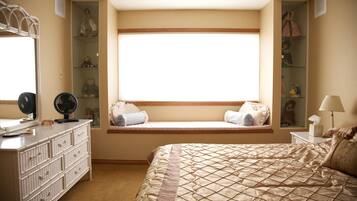 6 bedrooms, in-room safe, iron/ironing board, free WiFi