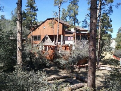 Secluded on 9 acres Beautiful 6,000+ Sq. Ft. Cabin, 6 Bd 4.25 Bath