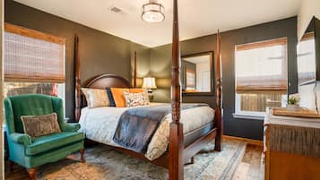 3 bedrooms, in-room safe, desk, iron/ironing board