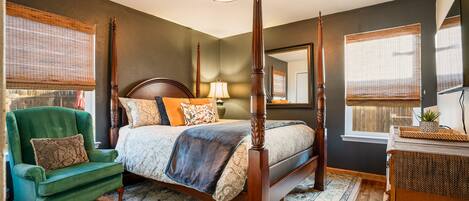 3 bedrooms, in-room safe, desk, iron/ironing board