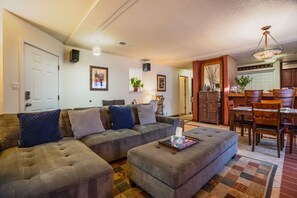 Smart-TV, peis, videospill og DVD-spiller