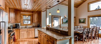 Luxurious Mountain Cabin w/Hot Tub, Starlink Internet, Game Room, Sauna - Chessetts Lodge