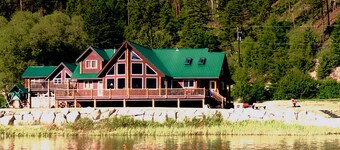 Élégant et spacieux chalet «Aspen» au lac Otter-Tulameen