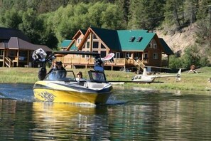 Exterior - Lakefront, 5 Bedroom "Aspen" Lodge on Otter Lake (Tulameen)