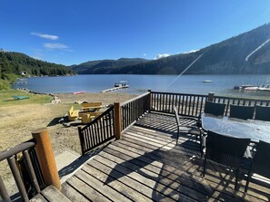 Outdoor dining - Lakefront, 5 Bedroom "Aspen" Lodge on Otter Lake (Tulameen)