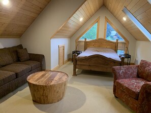 6 bedrooms, travel crib, free WiFi, bed sheets - Lakefront, 5 Bedroom "Aspen" Lodge on Otter Lake (Tulameen)