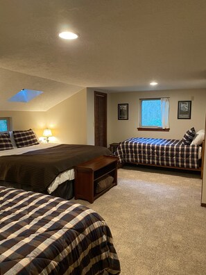 3 bedrooms, free WiFi, bed sheets - Salmon River Cabin - Private, Hot Tub, Huge Deck/Yard, Outdoor Shower, Fire Pit (Welches)