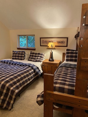 3 bedrooms, free WiFi, bed sheets - Salmon River Cabin - Private, Hot Tub, Huge Deck/Yard, Outdoor Shower, Fire Pit (Welches)