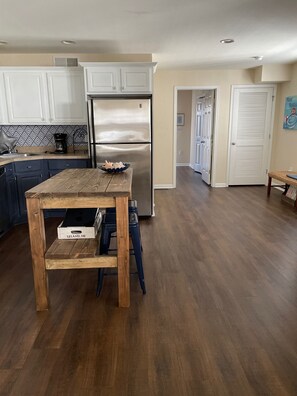 Fridge, microwave, oven, stovetop - 7/4/2026 - 7/11/2026 NOW available! Will book quickly. (Ocean City)