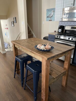 Fridge, microwave, oven, stovetop - 7/4/2026 - 7/11/2026 NOW available! Will book quickly. (Ocean City)