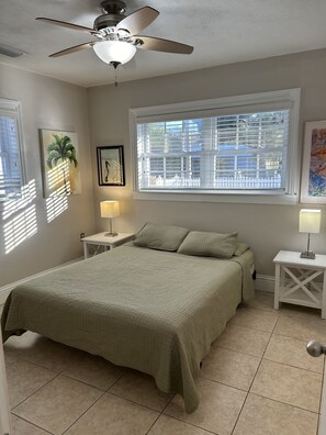 3 bedrooms, desk, iron/ironing board, travel cot - Best Location w/ Fenced Yard & Private Pool (Sarasota)