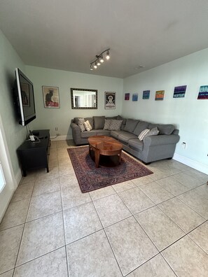 Smart TV, computer monitors, printers - Best Location w/ Fenced Yard & Private Pool (Sarasota)