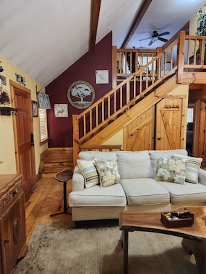 Smart TV, fireplace, DVD player, video library - 3BR/2BA. Mtn Cabin- Cool, Rocky Mtn. Stream. Prime Fall weeks available (Cashiers)
