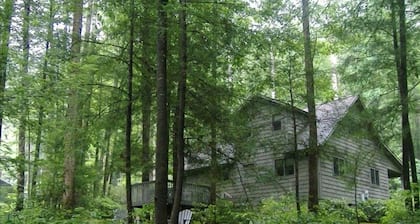 3BR/2BA. Mtn Cabin- Cool, Rocky Mtn. Stream. Prime Fall weeks available