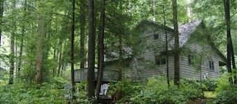 3BR/2BA. Mtn Cabin- Cool, Rocky Mtn. Stream. Prime Fall weeks available