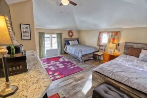 5 bedrooms, free WiFi, bed sheets - Best location! Large home in Ellicottville (Ellicottville)