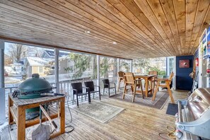 Outdoor dining - Best location! Large home in Ellicottville (Ellicottville)