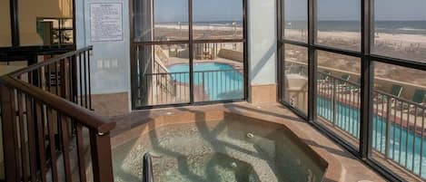 Piscine couverte, piscine extérieure