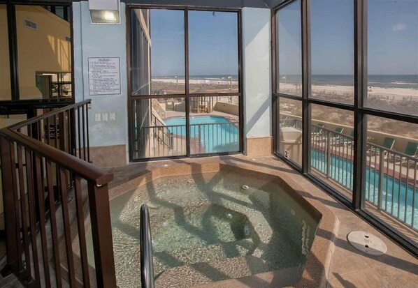 Piscine couverte, piscine extérieure