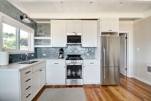 Fridge, microwave, oven, stovetop - Relax and Enjoy an Oceanfront Getaway at La Paz (Stinson Beach)