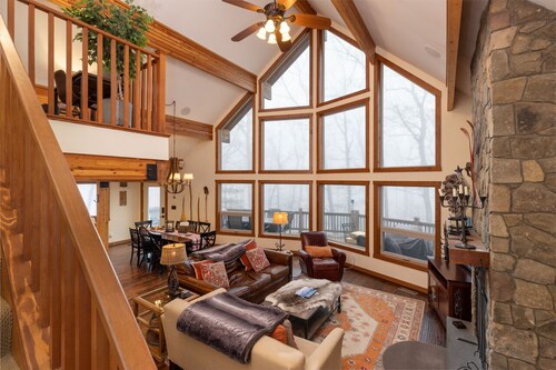 Wintergreen Retreat - bespoke luxury post & beam home on Devils Knob loop