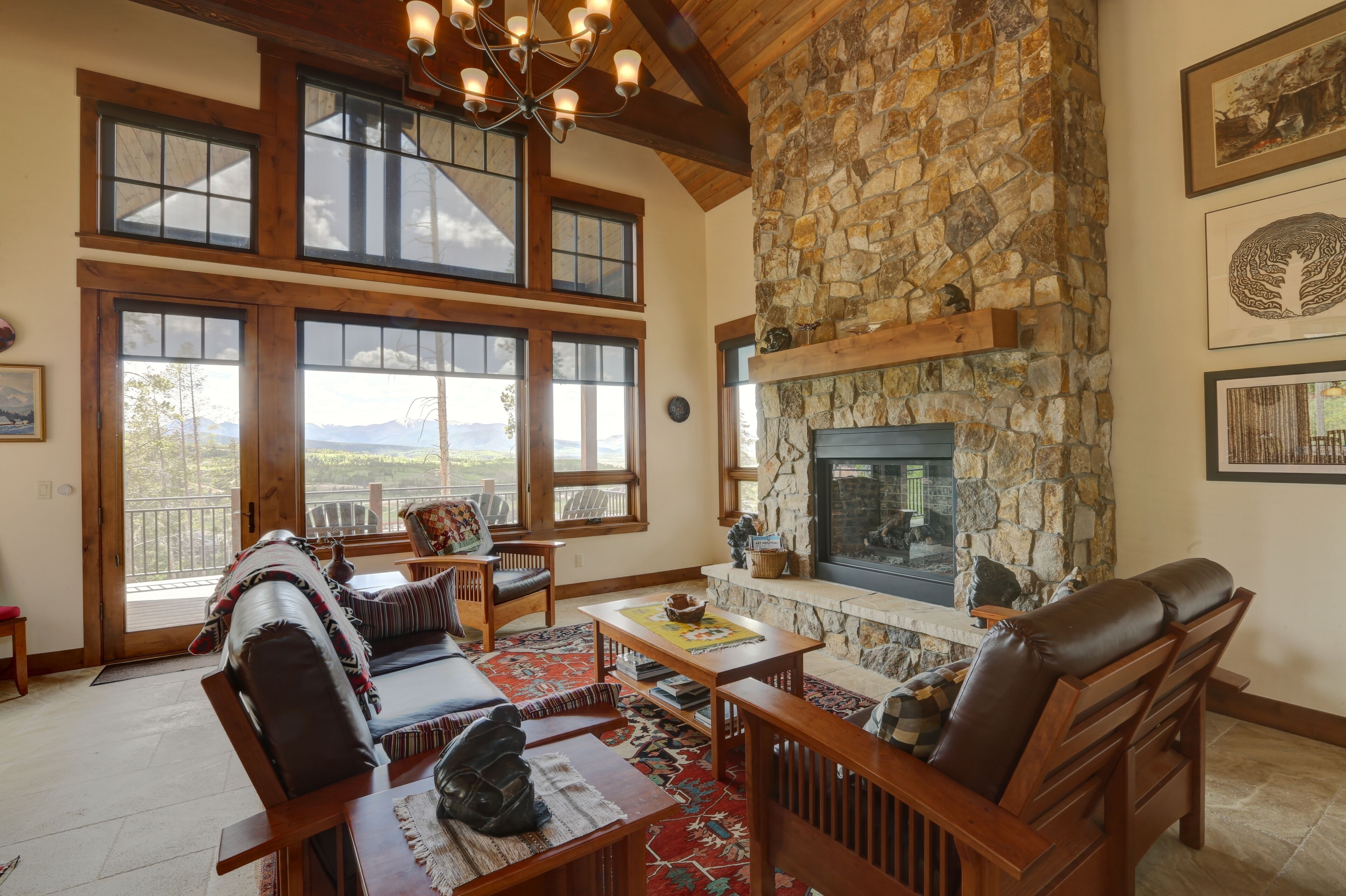 Smart TV, fireplace, DVD player